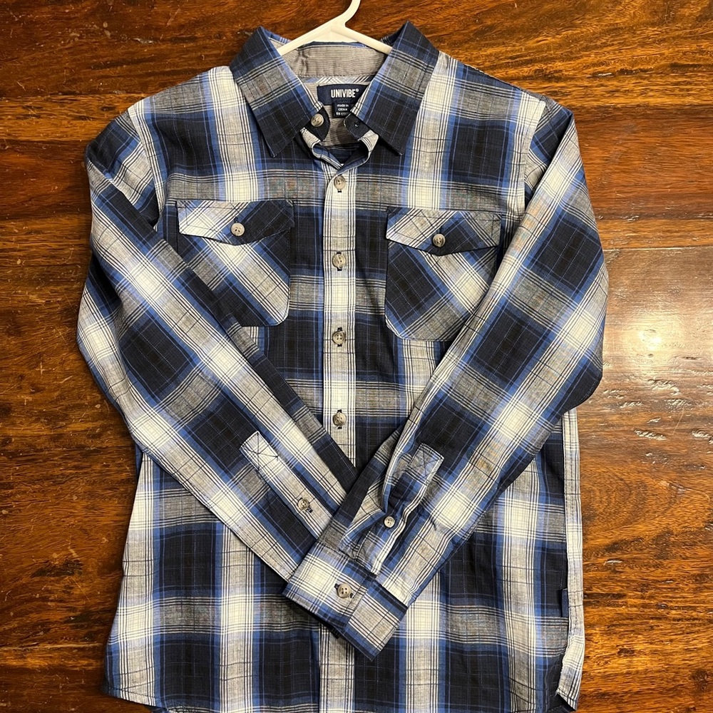 Univibe flannel shirt. Size medium.